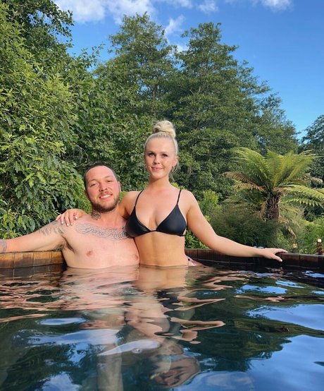 ellaredmond onlyfans leak xxx