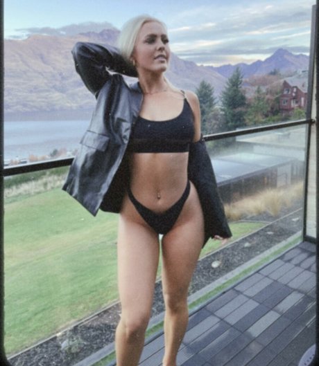 ellaredmond onlyfans ass