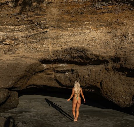 ellaredmond onlyfans boobs