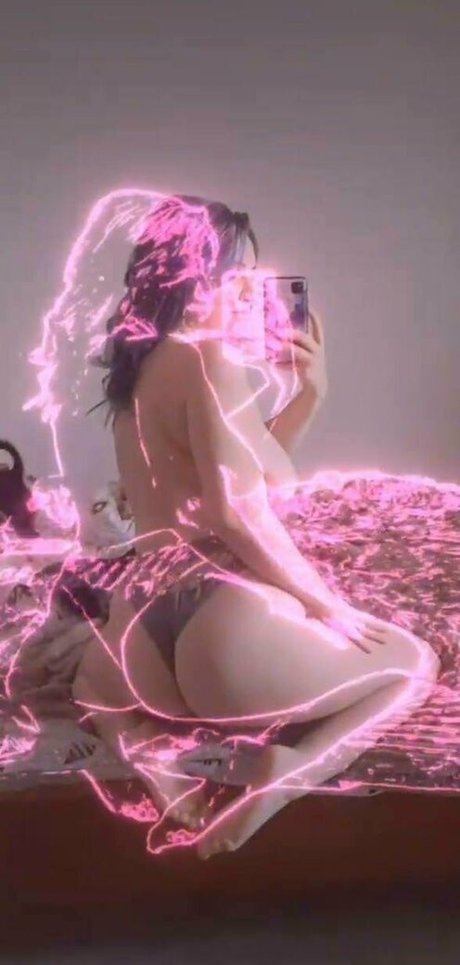 yourwhiterabbitt onlyfans explicit content