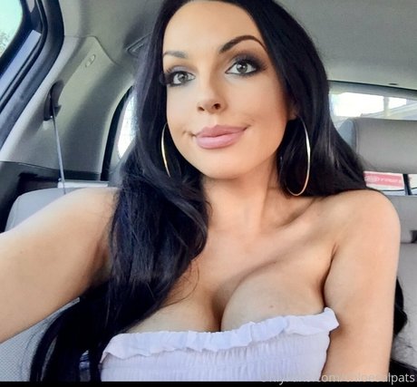 chloesalpats onlyfans boobs