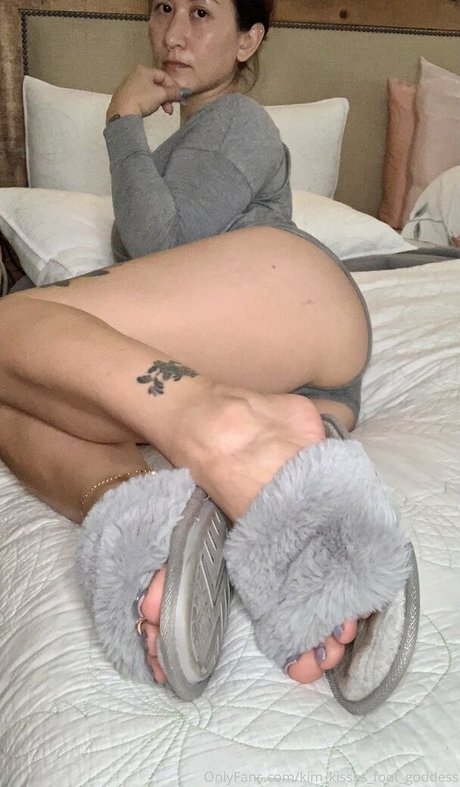 kim kisses foot goddess naked onlyfans leak