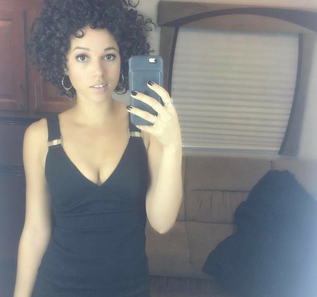 Alisha Wainwright onlyfans nude tits