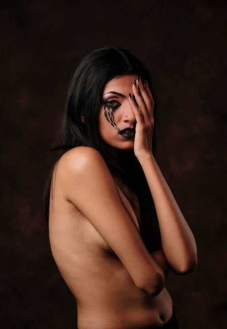 Yenara Sanuki strip onlyfans