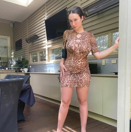 Issy H onlyfans model photo