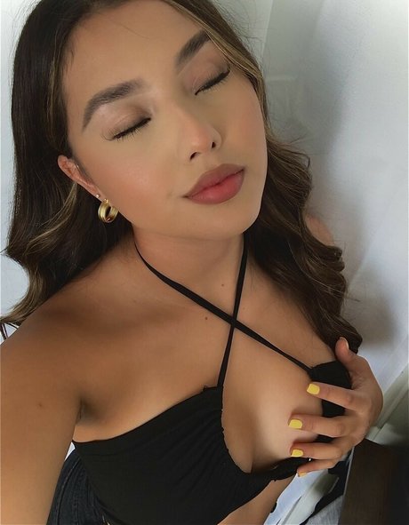 Gisselle Next Door onlyfans pics leaked