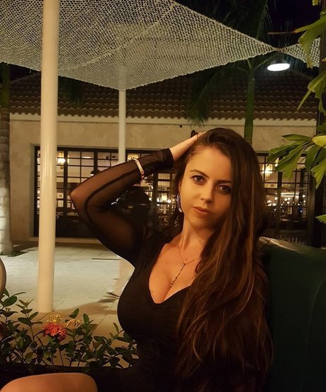 giant tits onlyfans top still