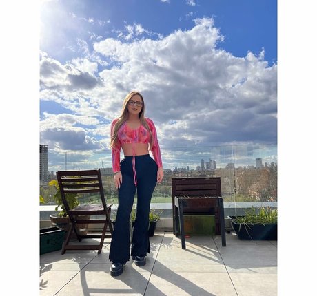 Sophie Defoe sexy onlyfans