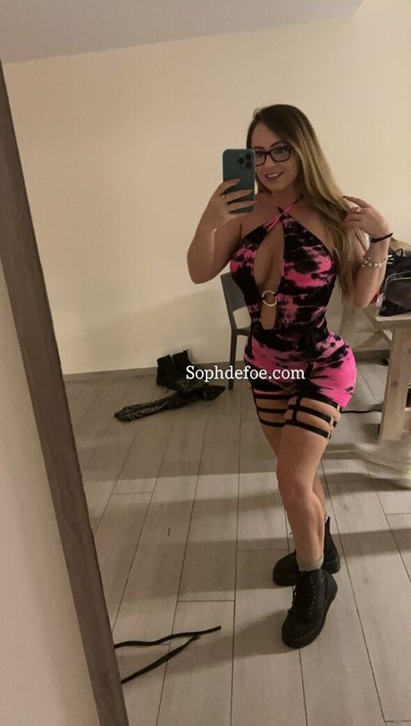 Sophie Defoe naked only fans