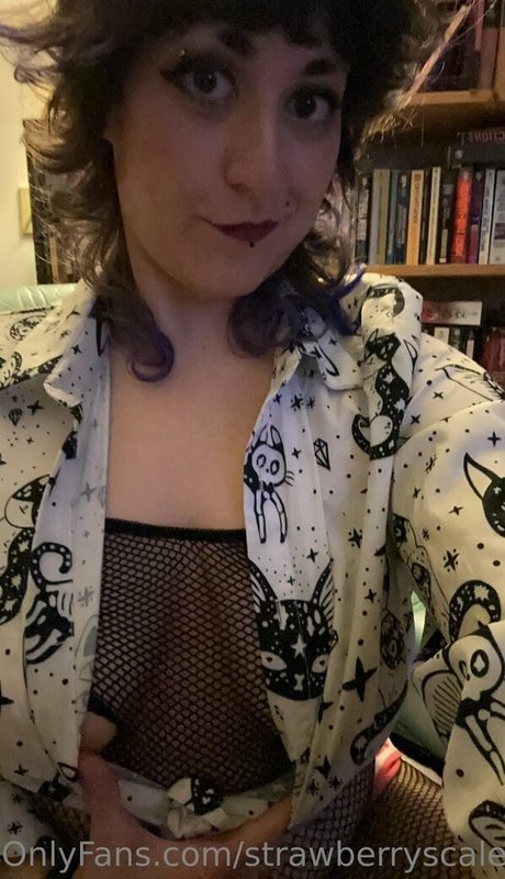 strawberryscales onlyfans nude leaks