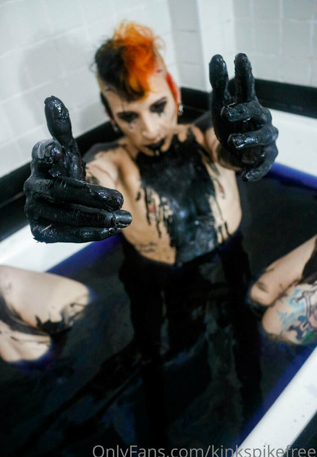 therubberdemonfree onlyfans nudes