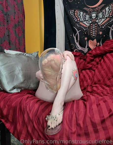 monstrouscutiefree onlyfans leak