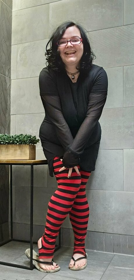 monstrouscutiefree nudes only fans