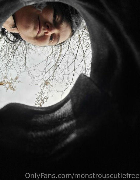 monstrouscutiefree en onlyfans