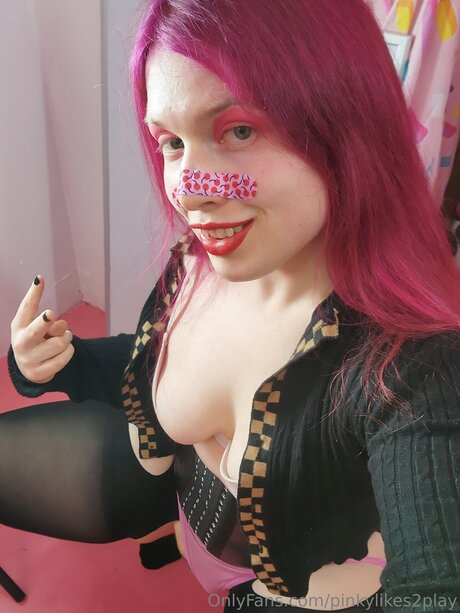 pinkylikes2play onlyfans leams