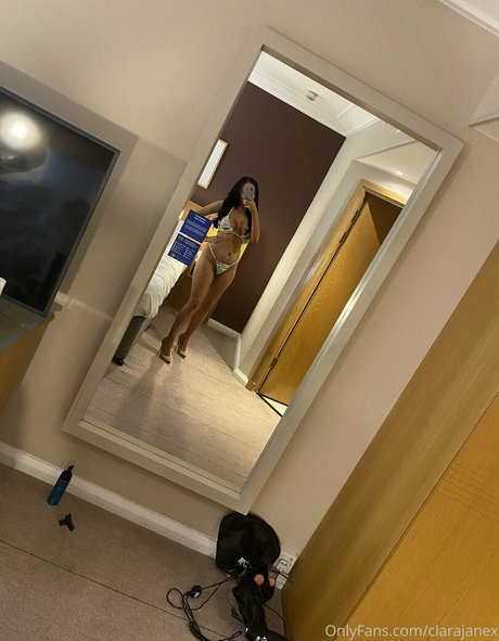 clarajanex onlyfans tits