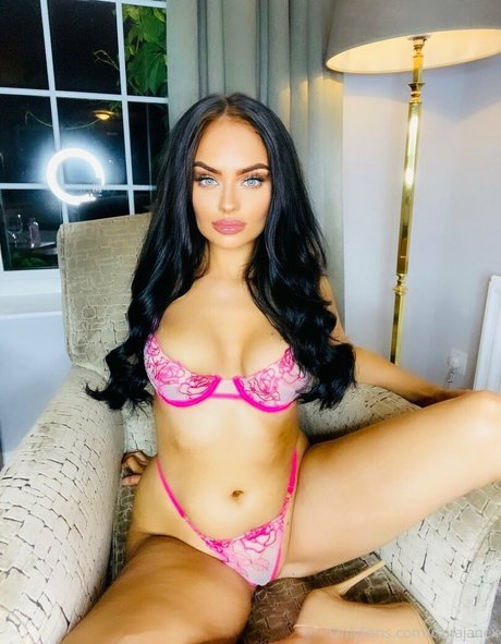 clarajanex onlyfans topless