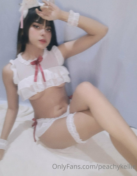 peachykellie naked onlyfans pics