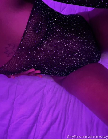 dommevaay onlyfans model images
