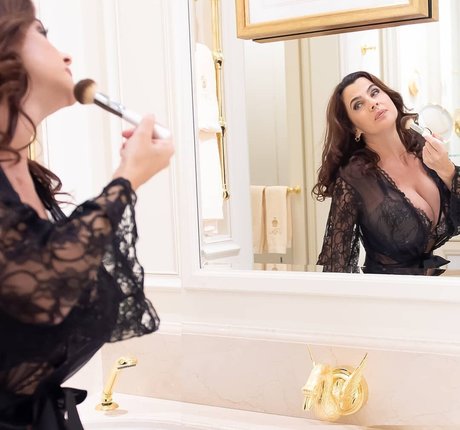 Omnimundi only fans nude