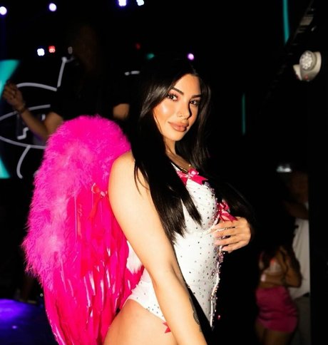 foreignbabie strip onlyfans