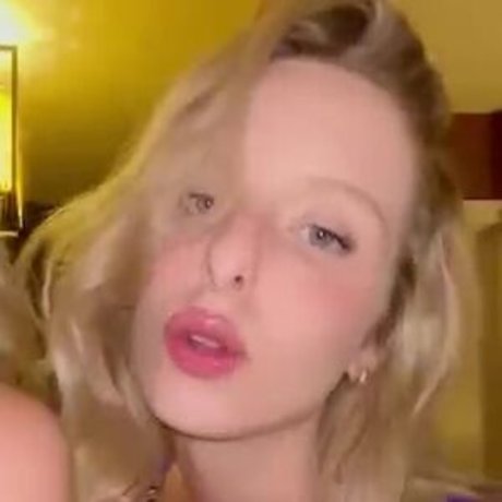 twinsblonde onlyfans striptease