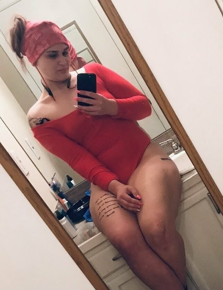 trophygirlfriendk onlyfans model images