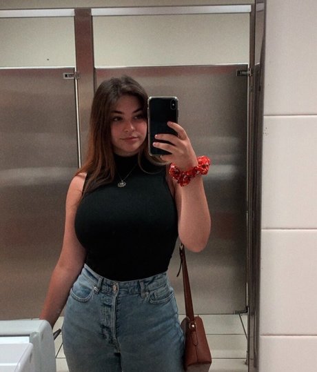 Sarah Lynne Marie onlyfans model photos