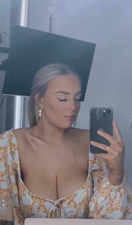 Charlotte Page nude onlyfans pics