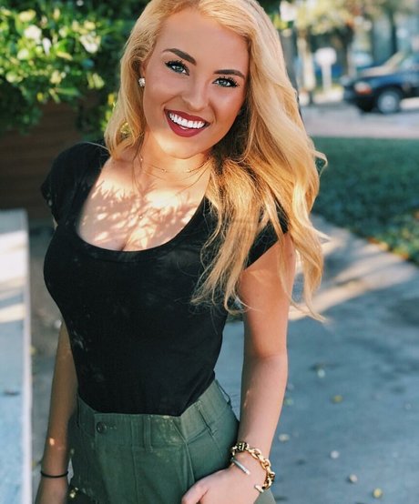 Caroline Wall is on onlyfans