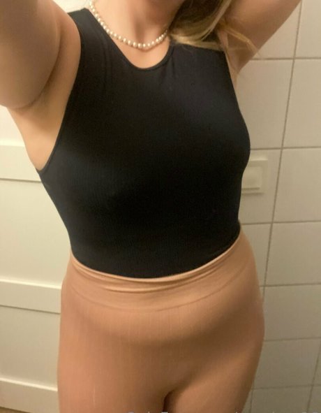 monicar96 onlyfans creator