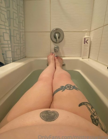 mistressanina onlyfans pics