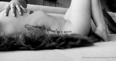 lonelymom1992 nude onlyfans pics