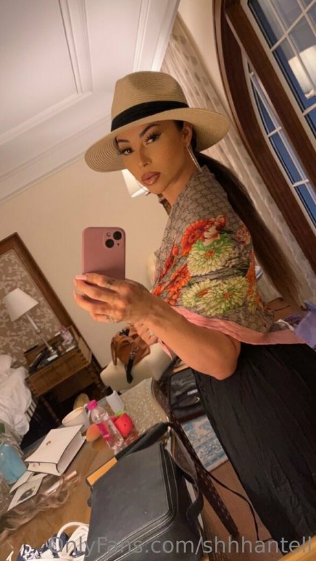 Shhhantell is on onlyfans