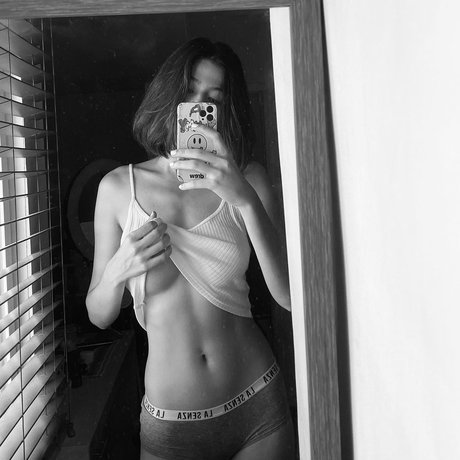 Melanie Angeles onlyfans striptease