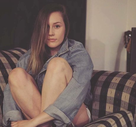 Elizabeth Height onlyfans leams