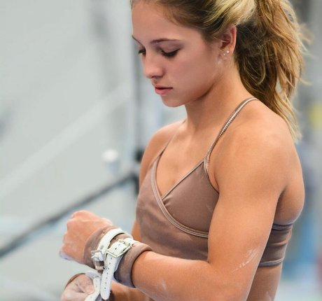 Isabella DuCharme onlyfans leak