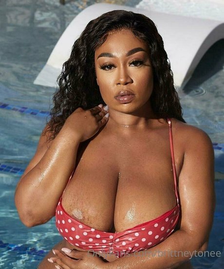 brittneytonee onlyfans model photos