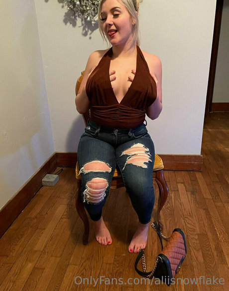 aliisnowflake onlyfans nude
