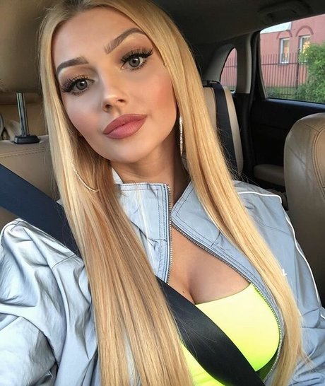 Gabriella Szklarz onlyfans leaks.