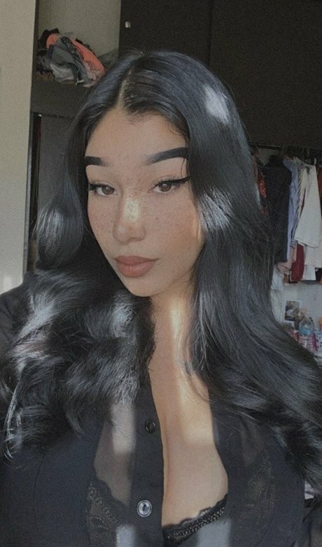 amywinos10 onlyfans strip tease