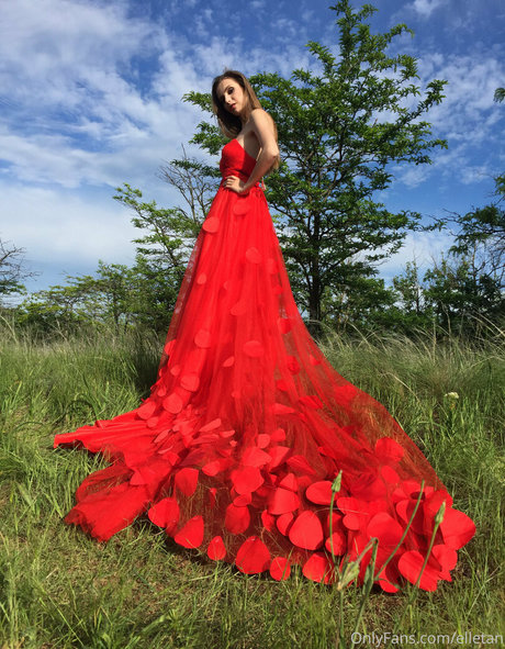 Elle Tan onlyfans nudes leak