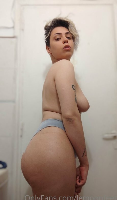 lemoonfeet onlyfans strip tease