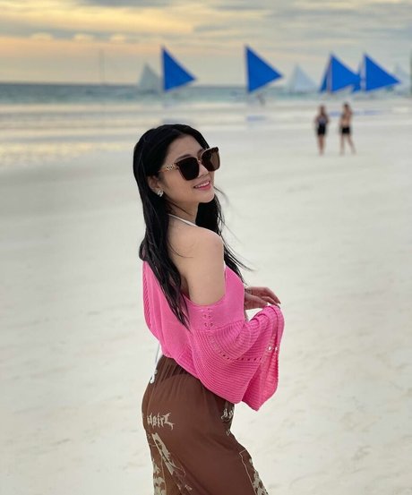 Caroline Lapena ass onlyfans