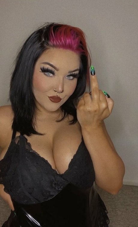 Charli Evans onlyfans desnuda