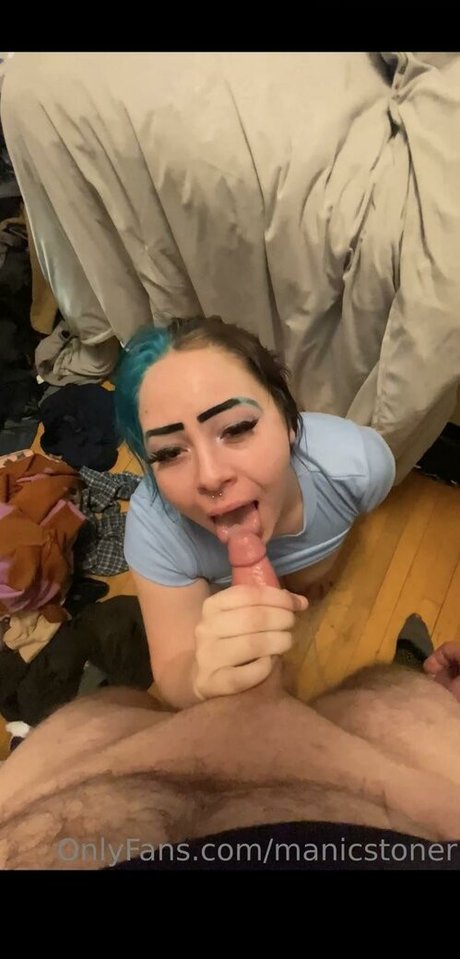 Manic Stoner onlyfans tits