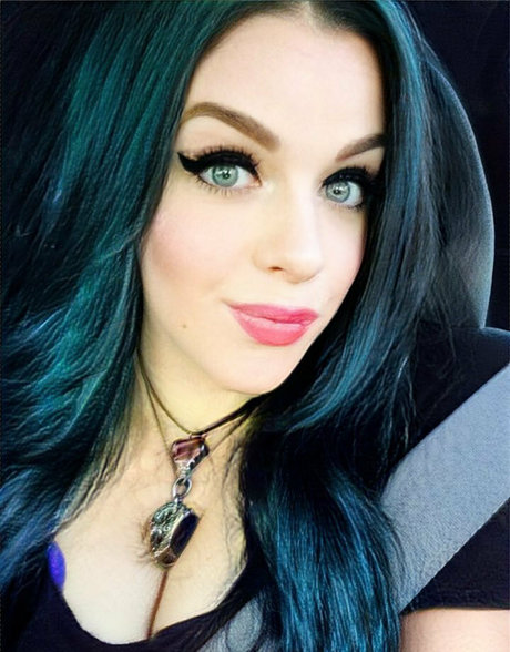 belle hella onlyfans boobs