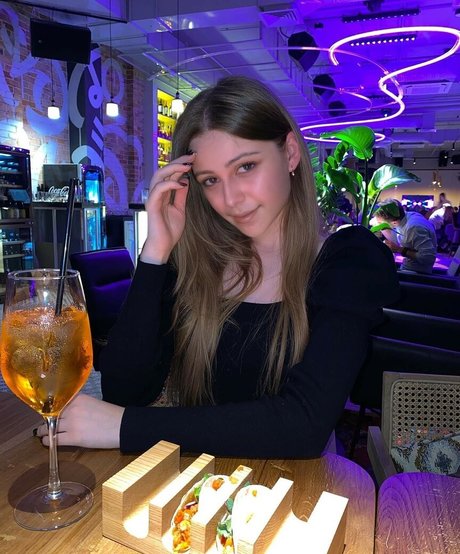 ImSarahisizzu onlyfans model images