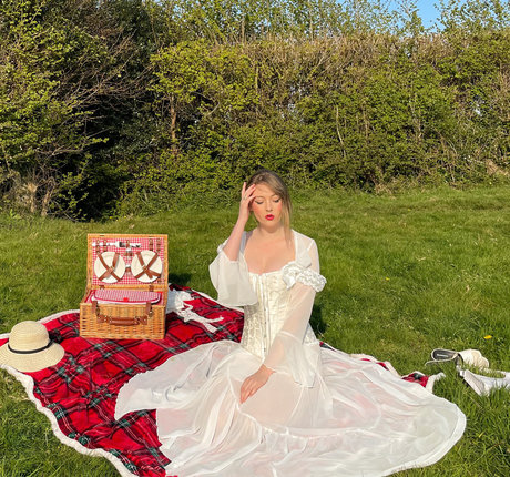 Amber Farndon onlyfans content