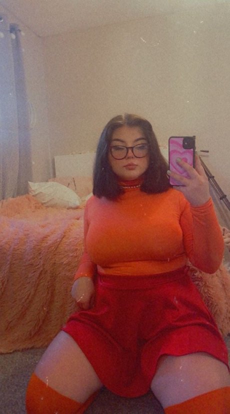 Holyhollyphoebe onlyfans naked leak